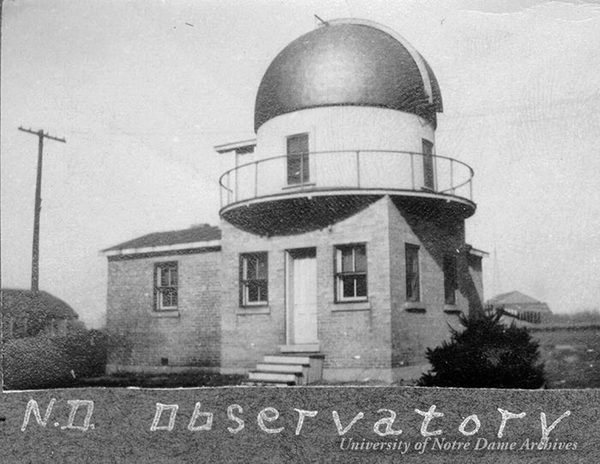 Observatory exterior, c1913.
